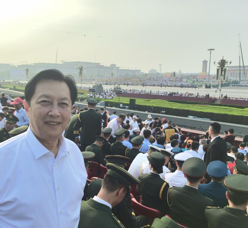 MK体育直播-唐国强担心的事发生了！同现身观礼阅兵，却遭评论批评不如刘劲？