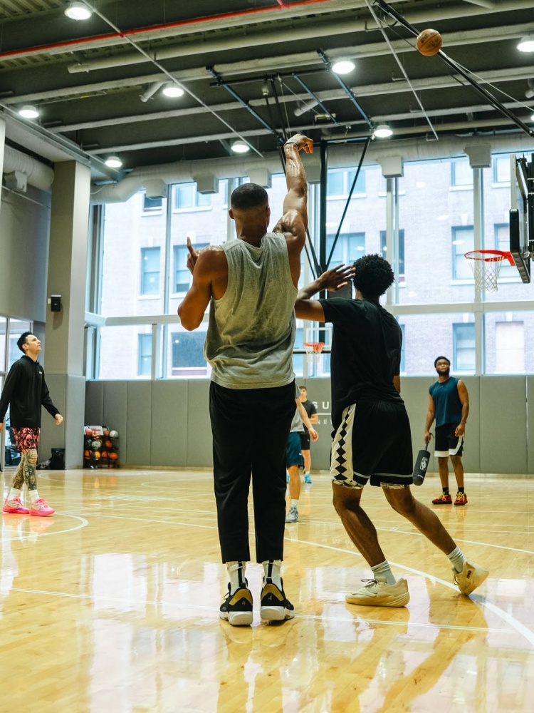 为下一站做准备！威少更新社媒 转发一组今日的训练照