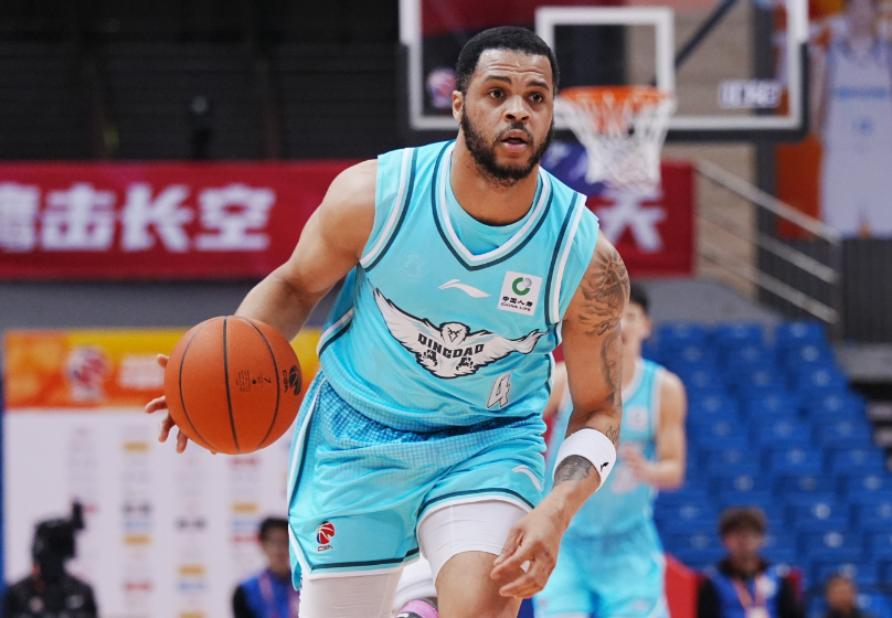 竞技体育-郭艾伦25+6赛季新高!广州负青岛4连败 徐昕14+12段昂君24分