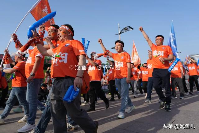 mk体育-楚超第二轮,襄阳3:0拿下随州,但我想聊聊球场边的“拐子情”|任宇翔|体育比赛|球迷|方阵|汉江_新浪体育_新浪新闻