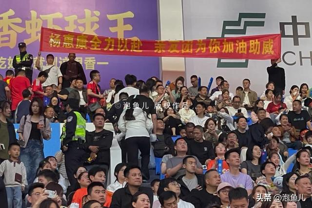 mk体育-楚超第二轮,襄阳3:0拿下随州,但我想聊聊球场边的“拐子情”|任宇翔|体育比赛|球迷|方阵|汉江_新浪体育_新浪新闻